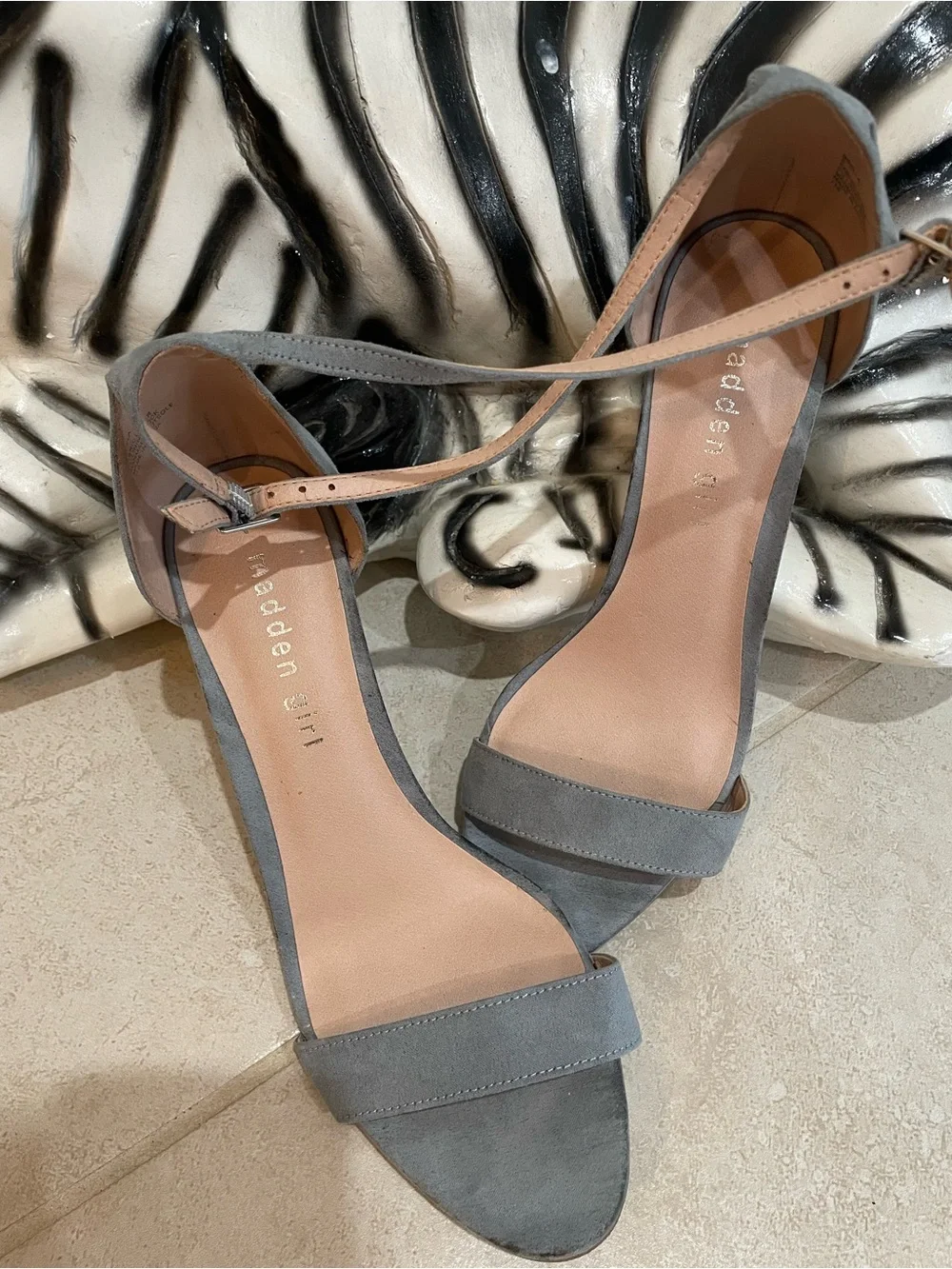 Madden Girl Beella light blue/gray suede ankle strap dress sandals Preowned SZ 8